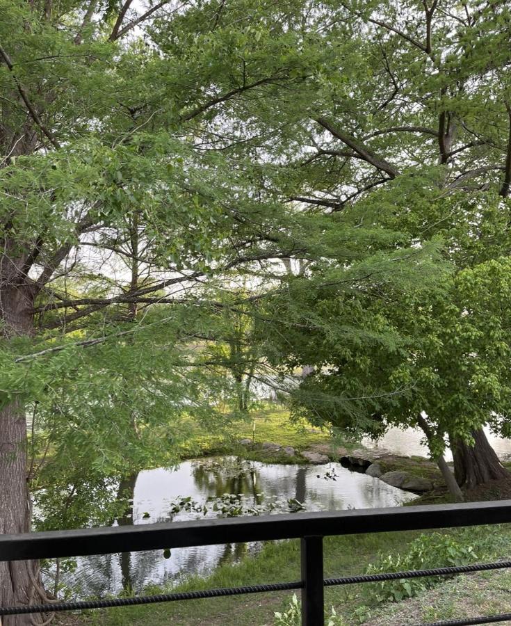 Htr Tx Hill Country Campground Кервилл Экстерьер фото