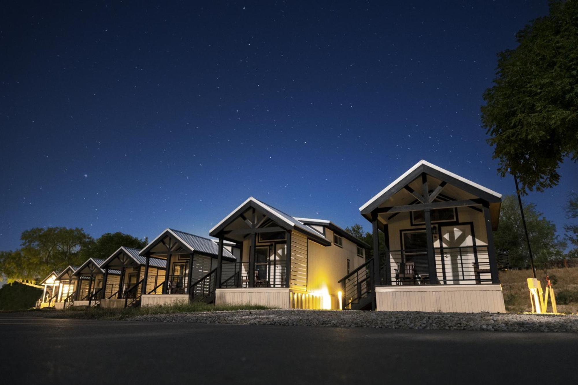 Htr Tx Hill Country Campground Кервилл Экстерьер фото